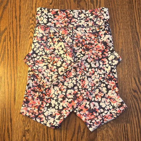 💐LIKE NEW OLD NAVY FESTIVE FLORAL ACTIVE WEAR SET!💐 - Picture 4 of 5